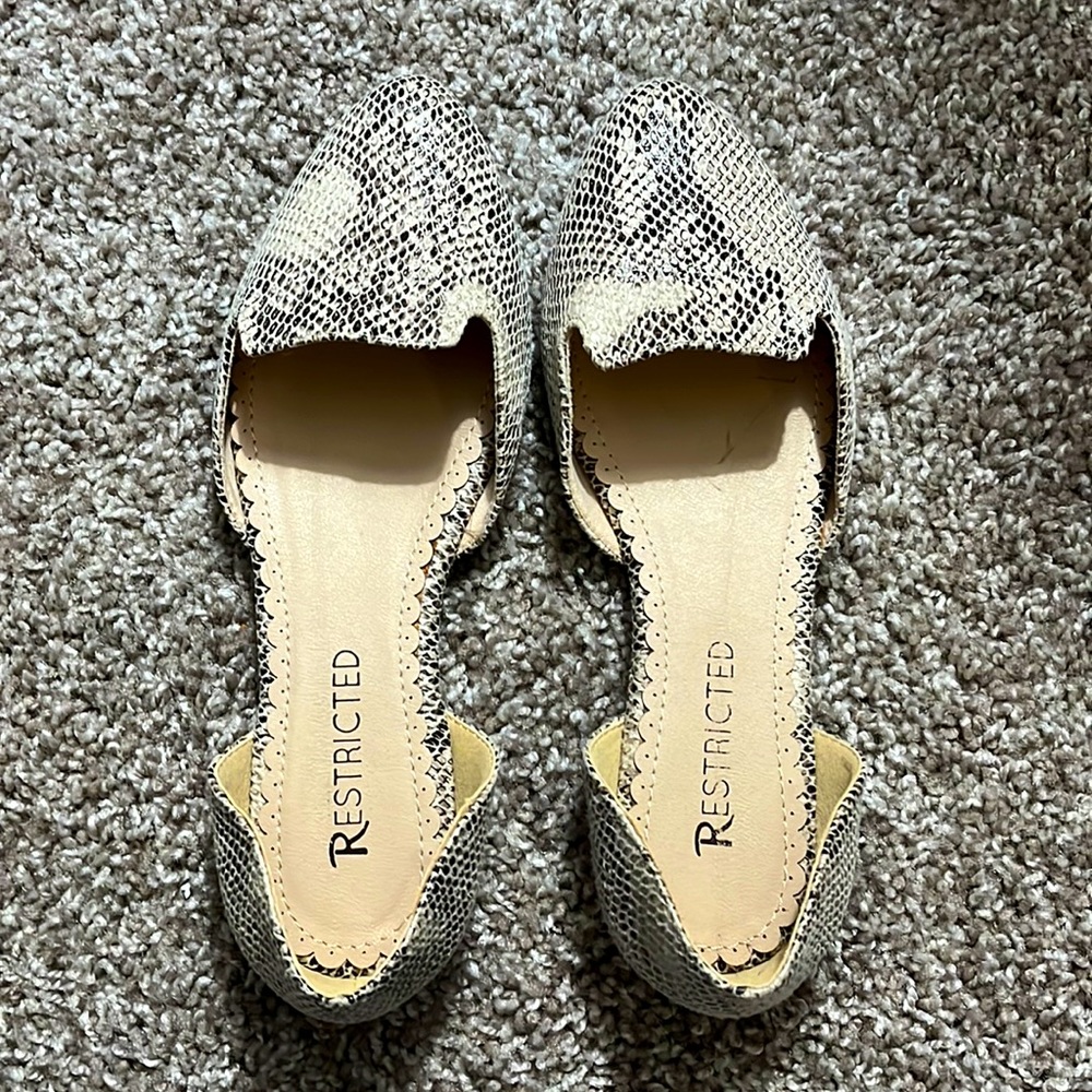 Faux snakeskin flats, size 6
